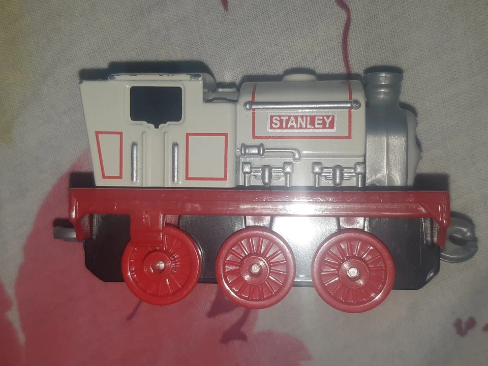 Maquinilla de afeitar The Little Train Thomas & Friends Train to Wheel en metal pequeña Stanley Foto 2 de 2