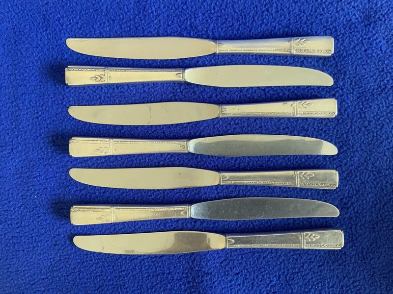 VINTAGE 1938 ONEIDA PRESTIGE PLATE GRENOBLE 7 DINNER KNIVES