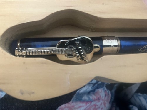 Elvis Presley Pen Wooden Guitar-Shaped Holder E.P.E. Official Product - Picture 4 of 5