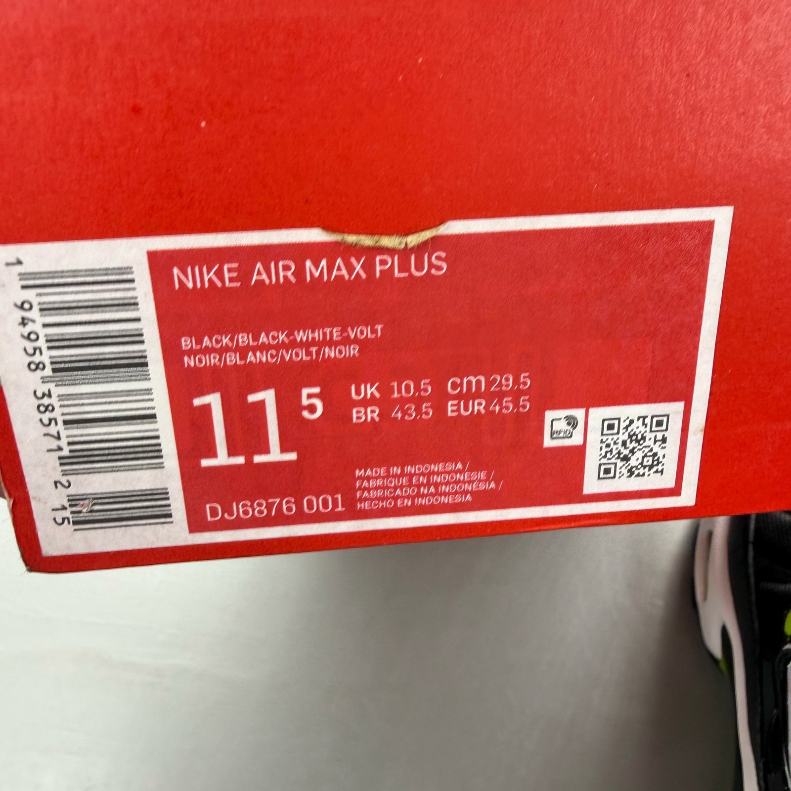 Nike Air Max Plus TN Size UK 10.5 Just Do It Black Volt Mens Trainers DJ6876-001 image 5