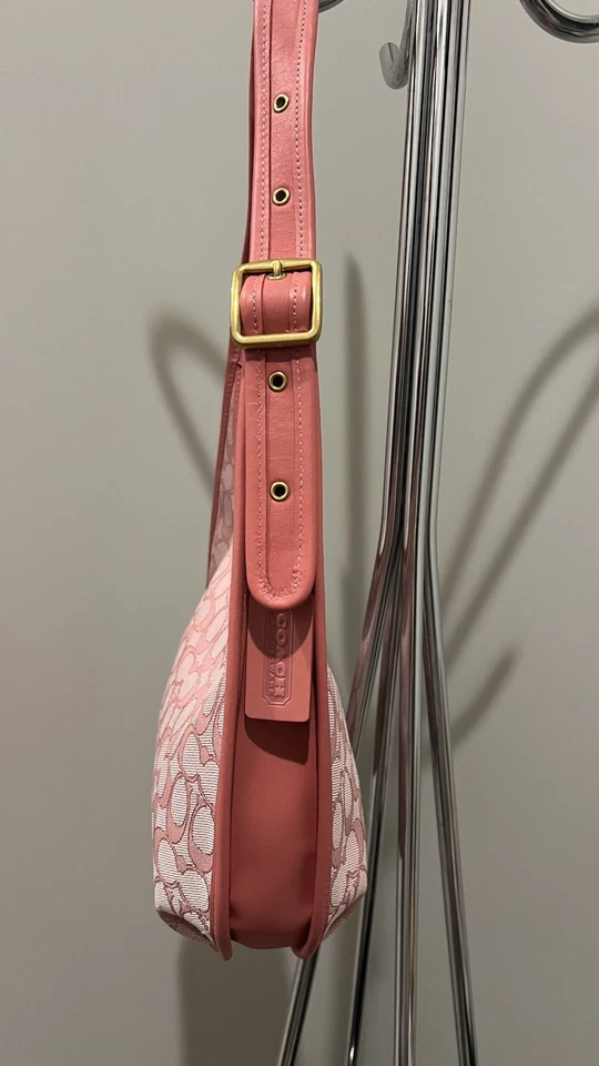 Bolso de Hombro COACH Ergo Mediano Firma Jacquard Rosa Caramelo Foto 2 de 4