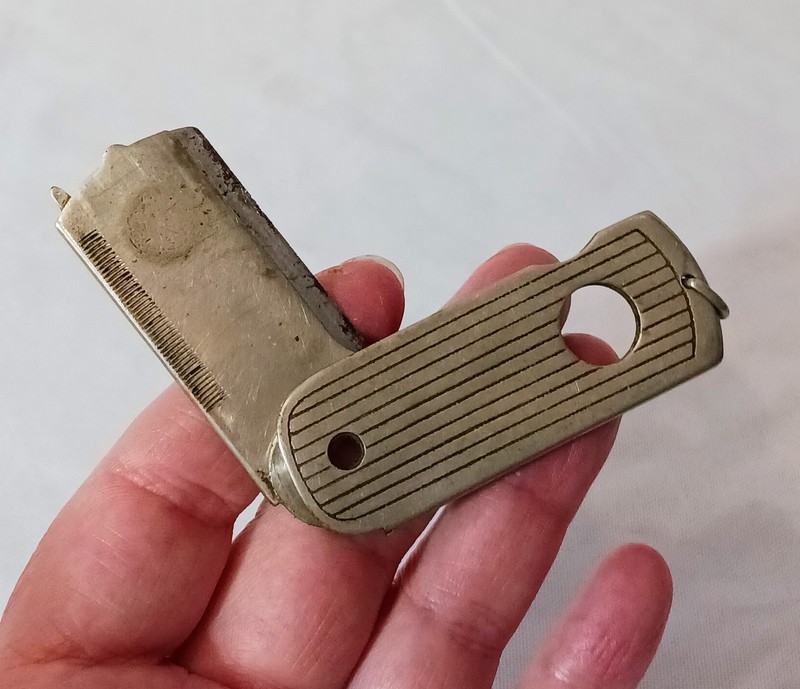 Early 1924 Metal Green Duck Company Razo-Nife Pocket Cigar Cutter Fob Chicago!