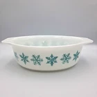Vtg Pyrex Oval Casserole Dish #043 White w/Turquoise Snowflake 1 1/2 Qt no lid