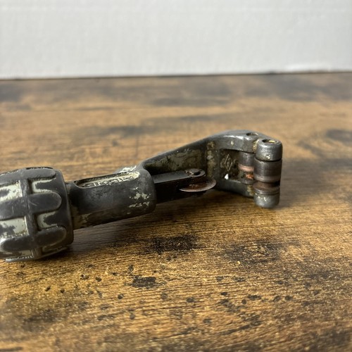 Ridgid No. 105 Pipe Tubing Cutter 1/8" - 1-1/8" OD Capacity - Picture 10 of 11