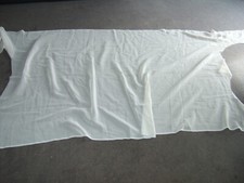 Mousseline crème neuve 2 yards par 48 pouces avec extra à chaque extrémité.