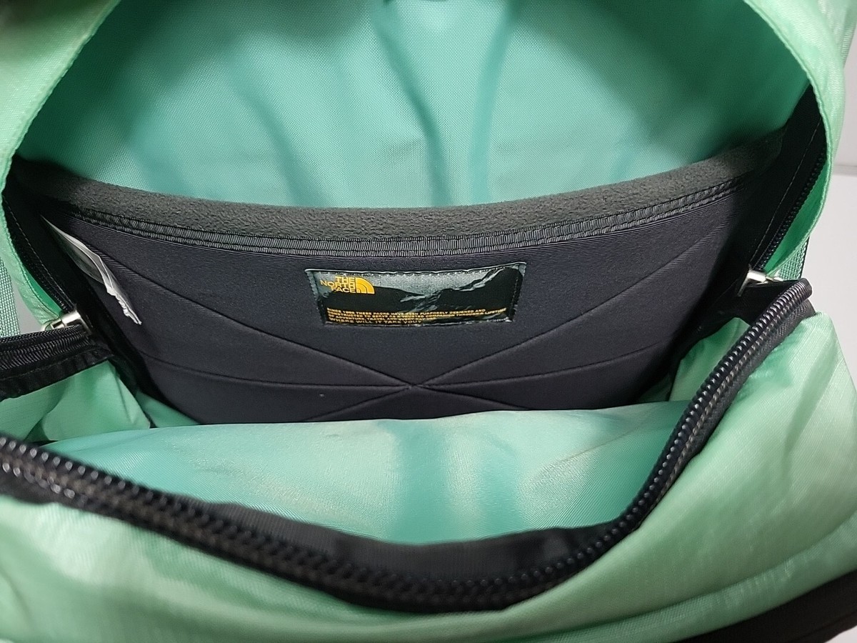 The North Face Recon FlexVent Technology Teal Black Backpack Recon Backpack | The North Face main image 2