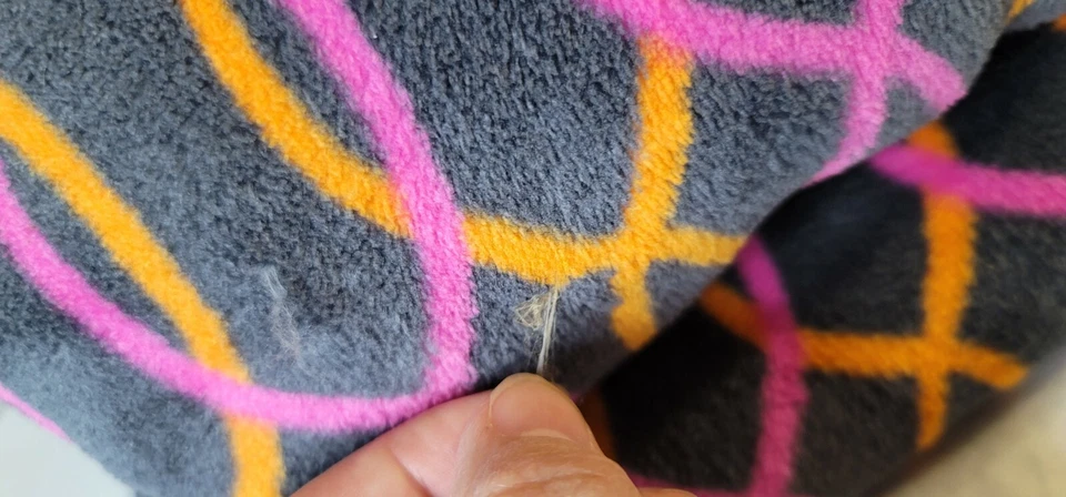 Vera Bradley Throw Blanket in Jazzy Swirls Retired Pattern. - Image 4 of 4