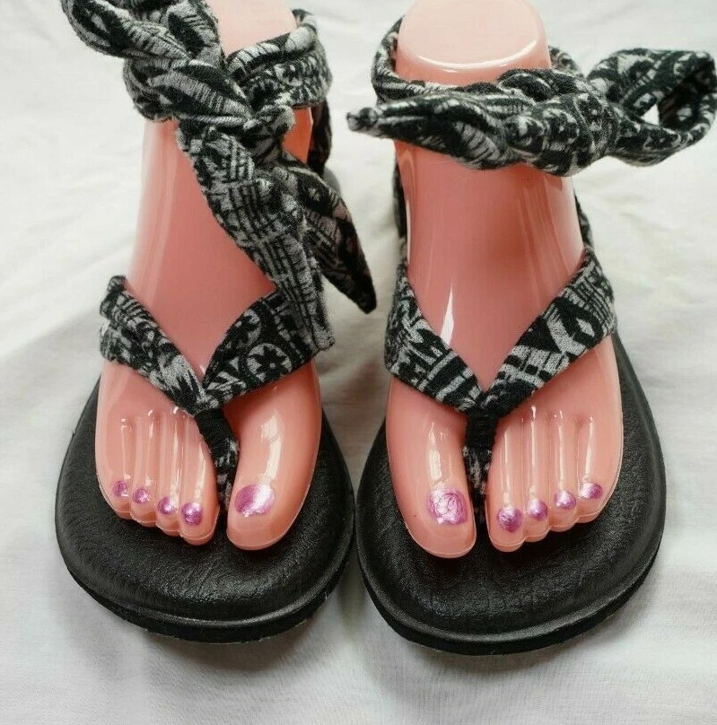 Women's Black & White SANUK Yoga Ankle Wrap Sandals Shoes Sz 7