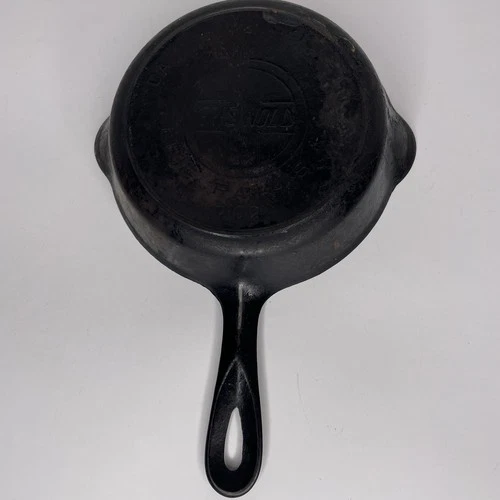 Vintage Griswold Erie no. 4 Cast Iron Skillet Large Slant Logo no. 702