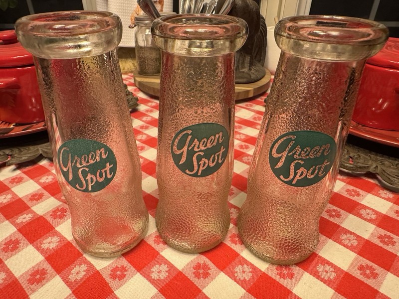 3 Vintage GREEN SPOT Half Pint Textured Glass Dairy Milk Juice Bottle