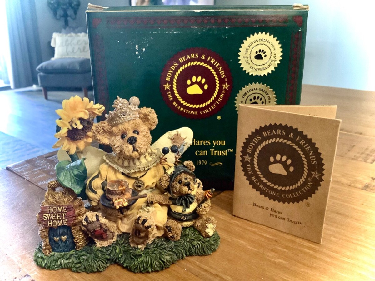 1995 BOYDS BEARS VICTORIA REGINA BUZZBRUIN MANY FLOWERS