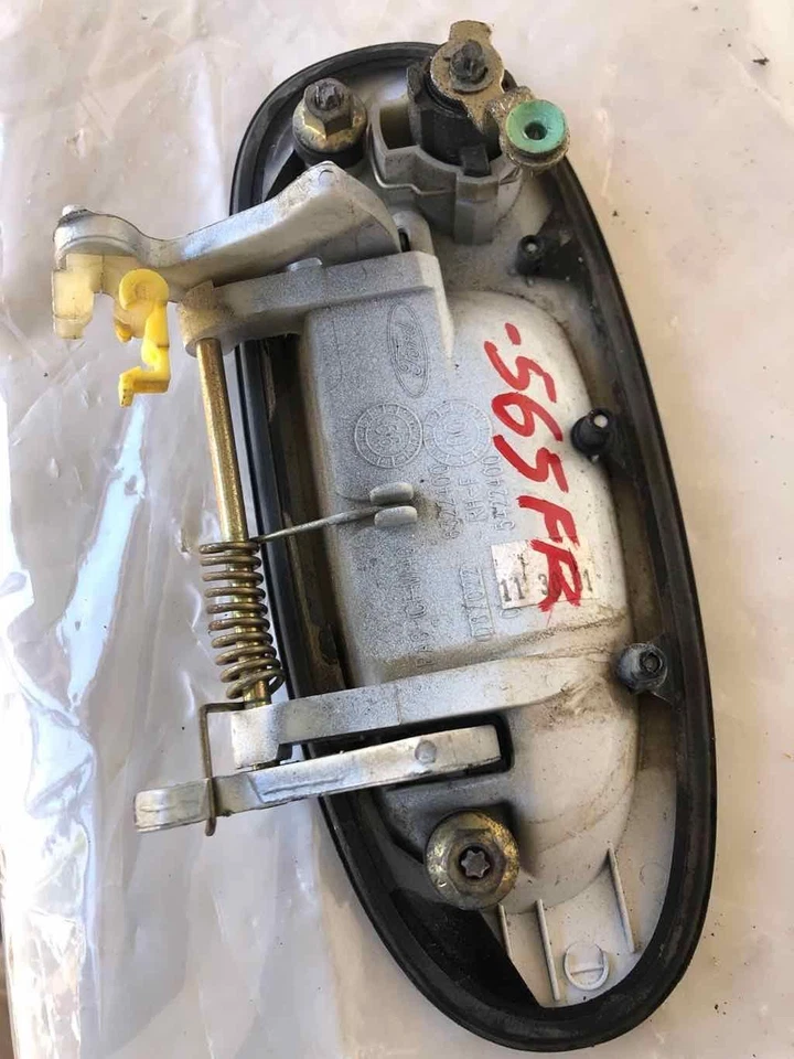 Ford Escort 2000-2003 manija de puerta delantera exterior código de pintura lado del pasajero YZ Foto 4 de 4