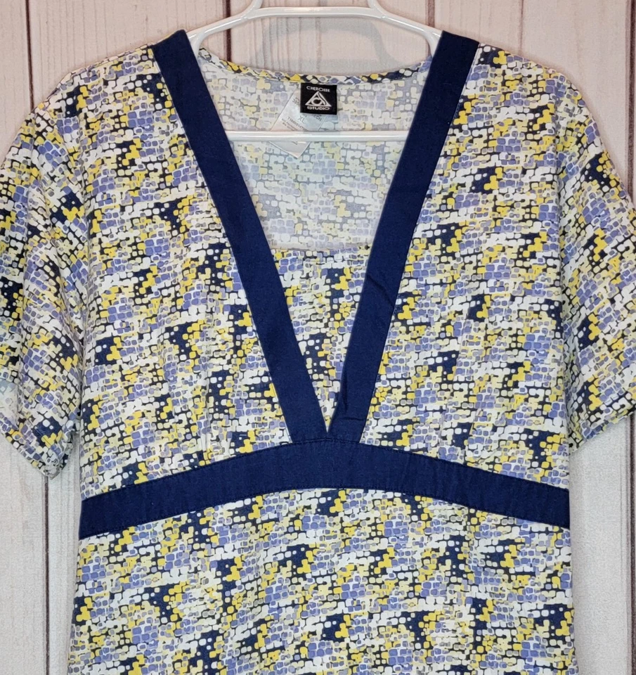 Blusa Médica Cherokee Studio 2 Bolsillos Laterales Atado Atrás Desenfoque y Amarillo Para Mujer Talla XL Foto 3 de 4