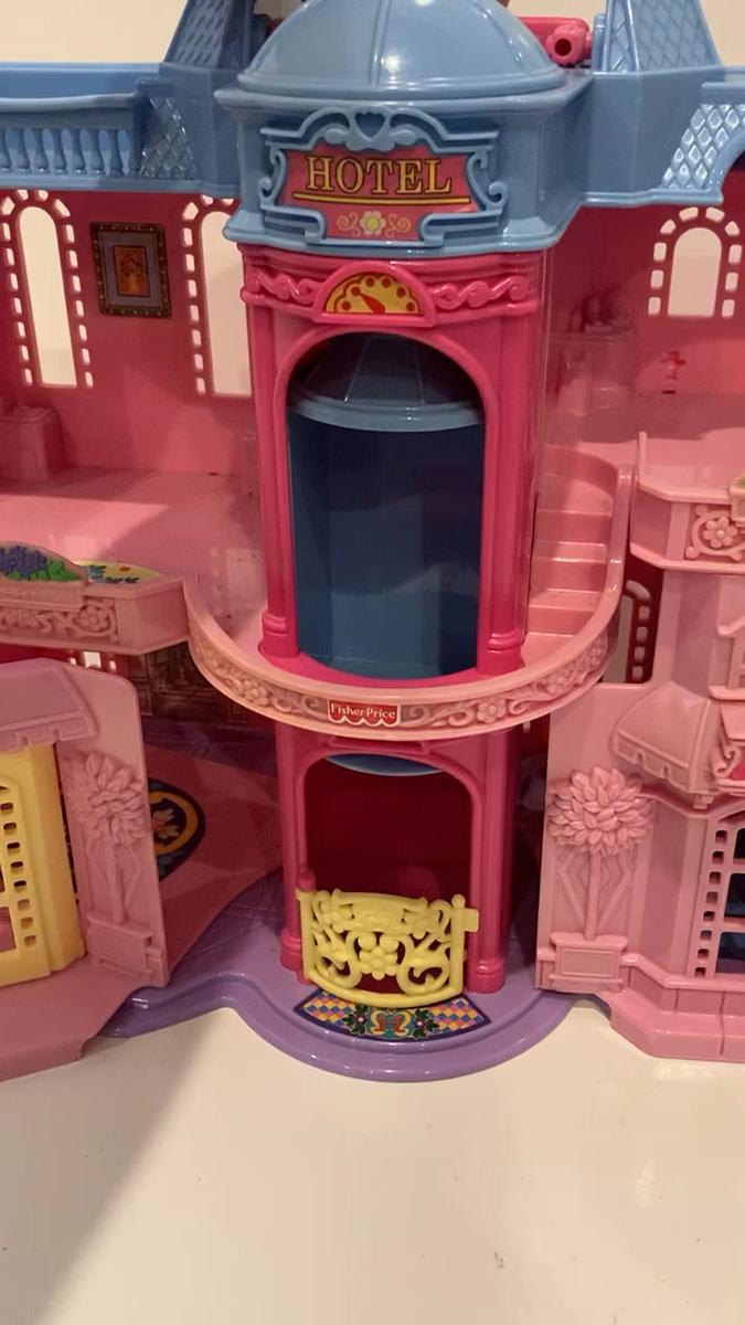 Hotel and Horse & Carriage Fisher Price Loving Family Sweet