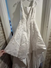 Forever Yours wedding dress Size 2-has a train and a bustle