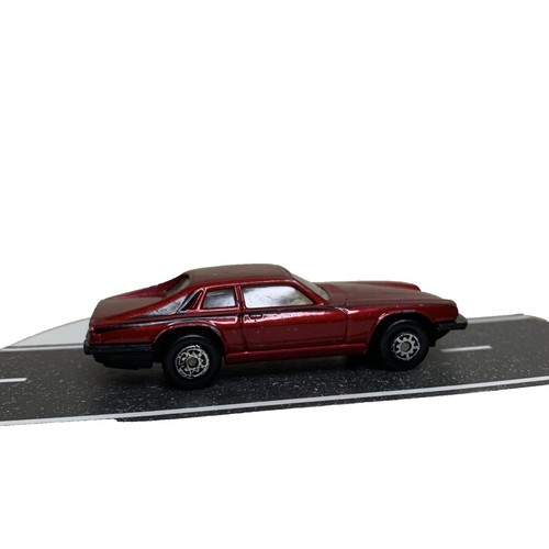 Maisto 1/12 Scale Diecast 33201 - 1992 Jaguar XJ220 - Silver