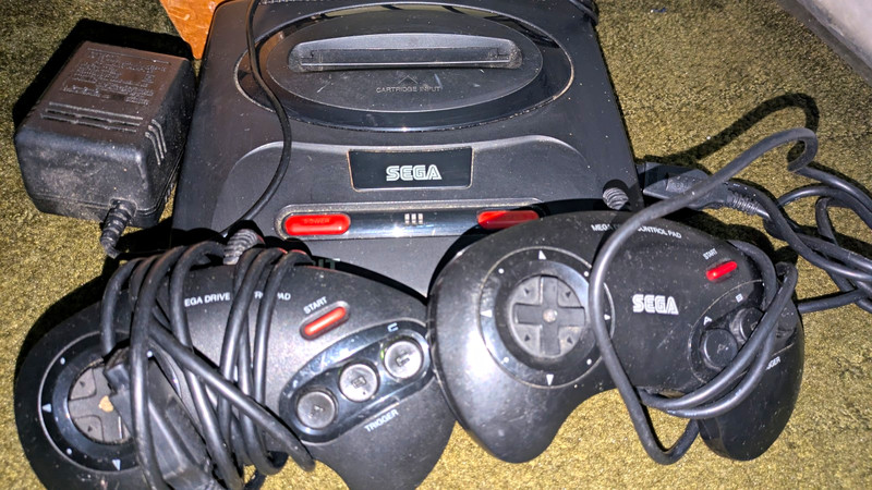 SEGA Mega Drive 16-Bit Console Bundle w/ 2 Controllers, Games (No RF CABLE) PAL