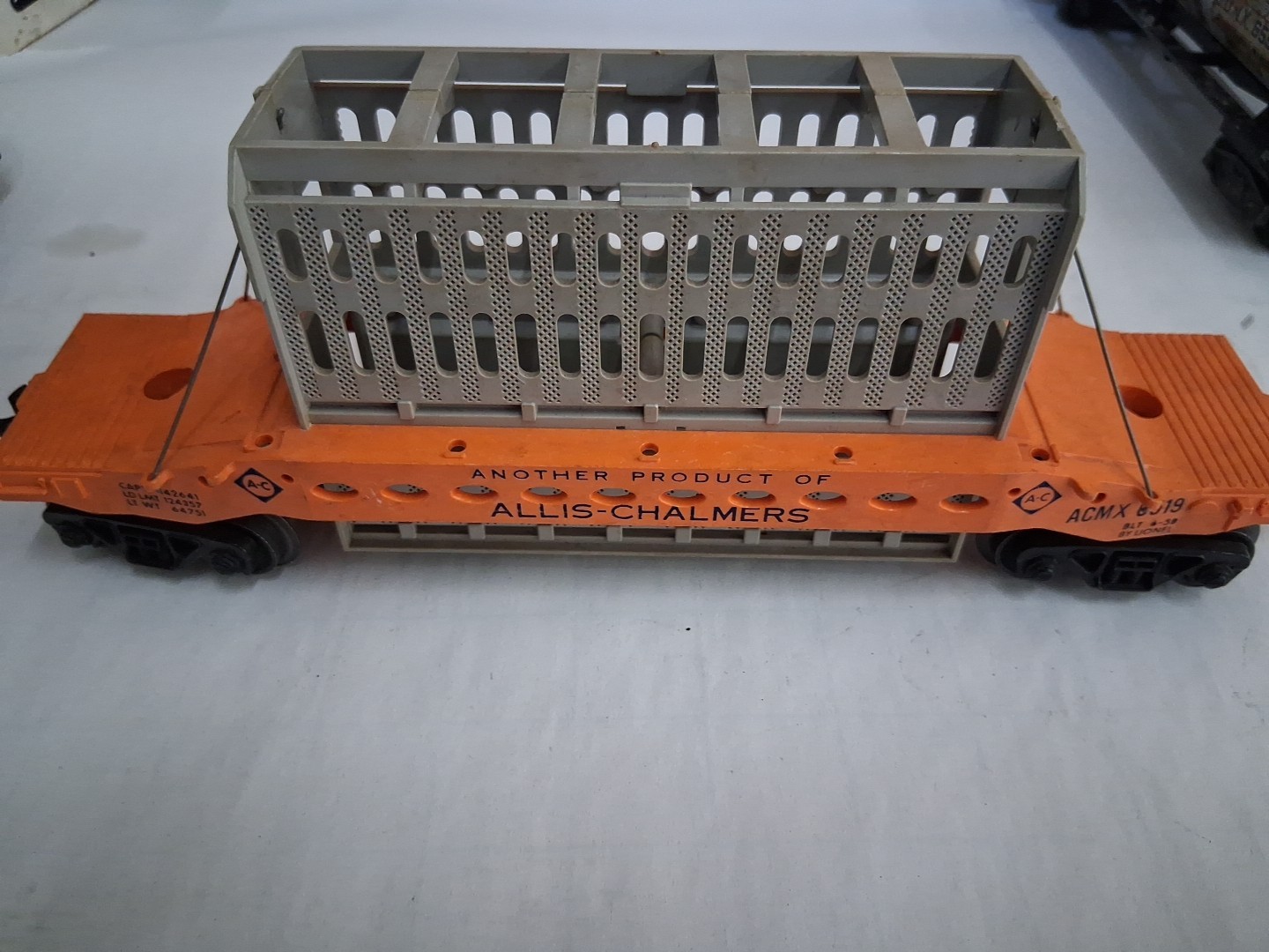 Lionel Allis Chalmers Flat Car w/ Crate Load ACMX 6-319 O Gauge