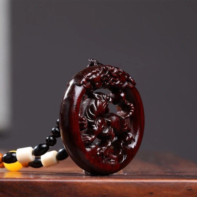Zitan Wood Carved Tiger Pendant Hollow Zodiac Necklace Amulet For Men Women Foto 3 de 4
