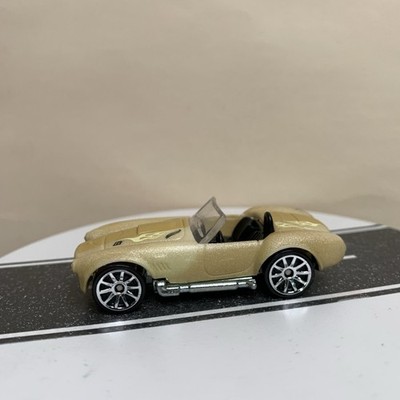 Hot Wheels Color Shifters Shelby Cobra 427 S/C Color Changing Yellow 1:64 NM
