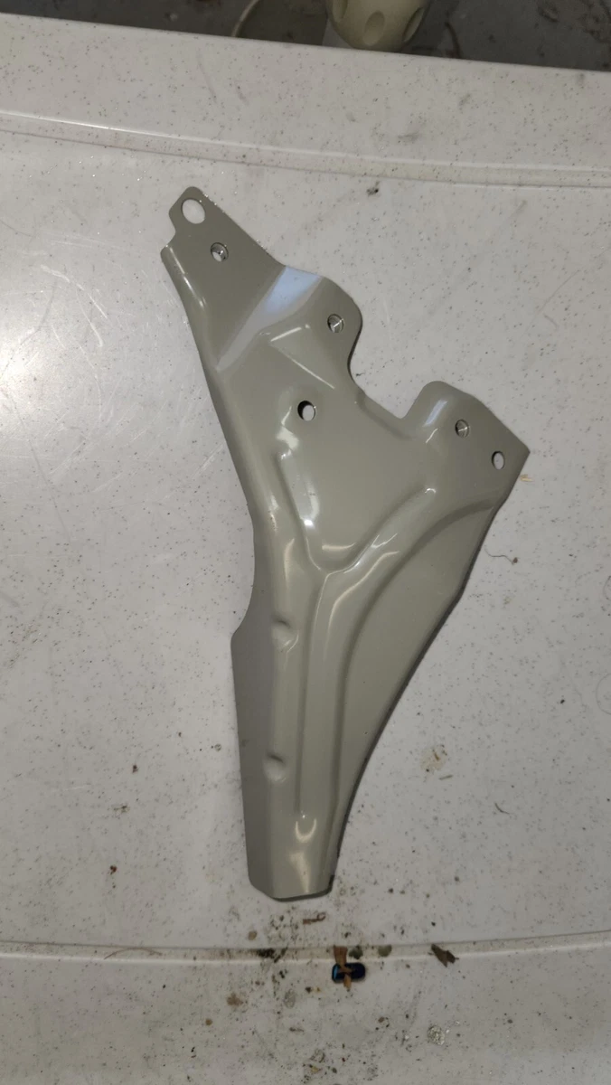 Front Mount Bracket - Kia (64587-Q5000)2021-2022 Kia Seltos right 