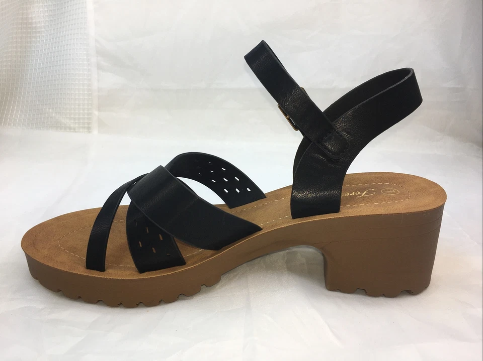 FOREVER-TALA PLATFORM EYELET 2.5" Mid-Chunky Block Heel Women Ankle Strap Sandal - Image 4 of 4