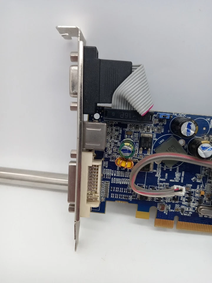 Sapphire ATI Radeon X1600SE 256MB 512MB PCIE Graphics Card Blue DVI VGA - Image 4 of 4