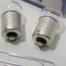 2 NEW Eiko 89 Miniature Lamp Bulb 8w Bayonet Single 13 volt G6