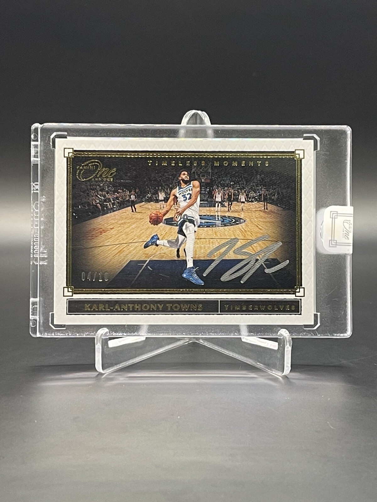 2019-20 Panini One and One Karl-Anthony Towns GOLD TIMELESS MOMENTS Auto 4/10