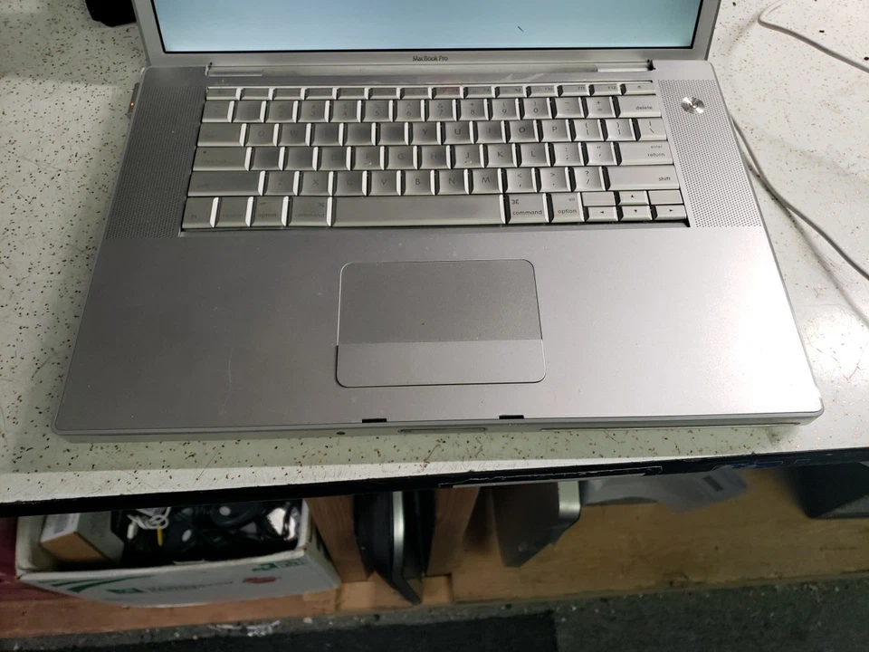 MacBook Pro 15.6" A1150 - Core 2 Duo, read ad free ship - Image 4 of 4