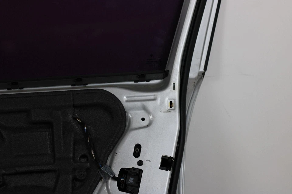 BMW 325I 2006 conjunto de puerta delantera derecha lado del pasajero OEM 51337060264 Foto 3 de 4