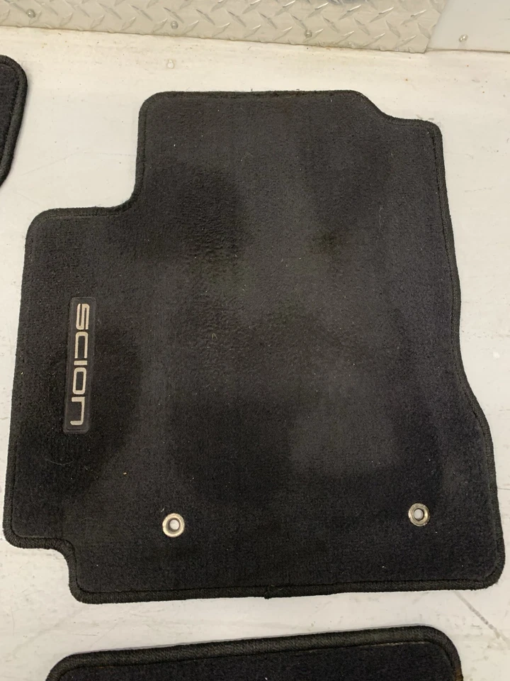 04-06 Juego de 4 alfombrillas negras Scion Xa OEM Foto 3 de 4