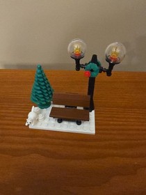 Lego Christmas Village Set # 10199 Winter Toy Shop w/Minifigures & Manual