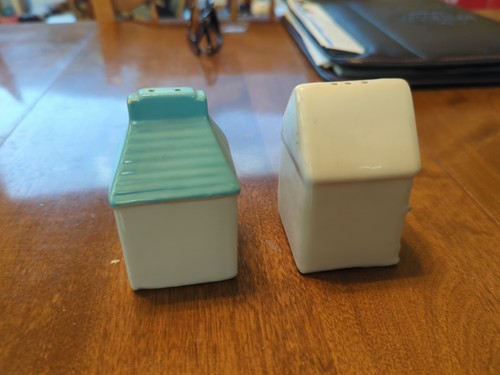Blue & White House Salt And Pepper Shakers Ceramic - Picture 7 of 10