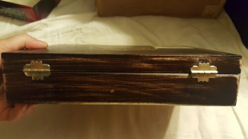 ROMEO Y JULIETA BY AJ FERNANDEZ WOOD CIGAR BOX 9 1/4 X 7 X 2 RARE TORO - Picture 4 of 9