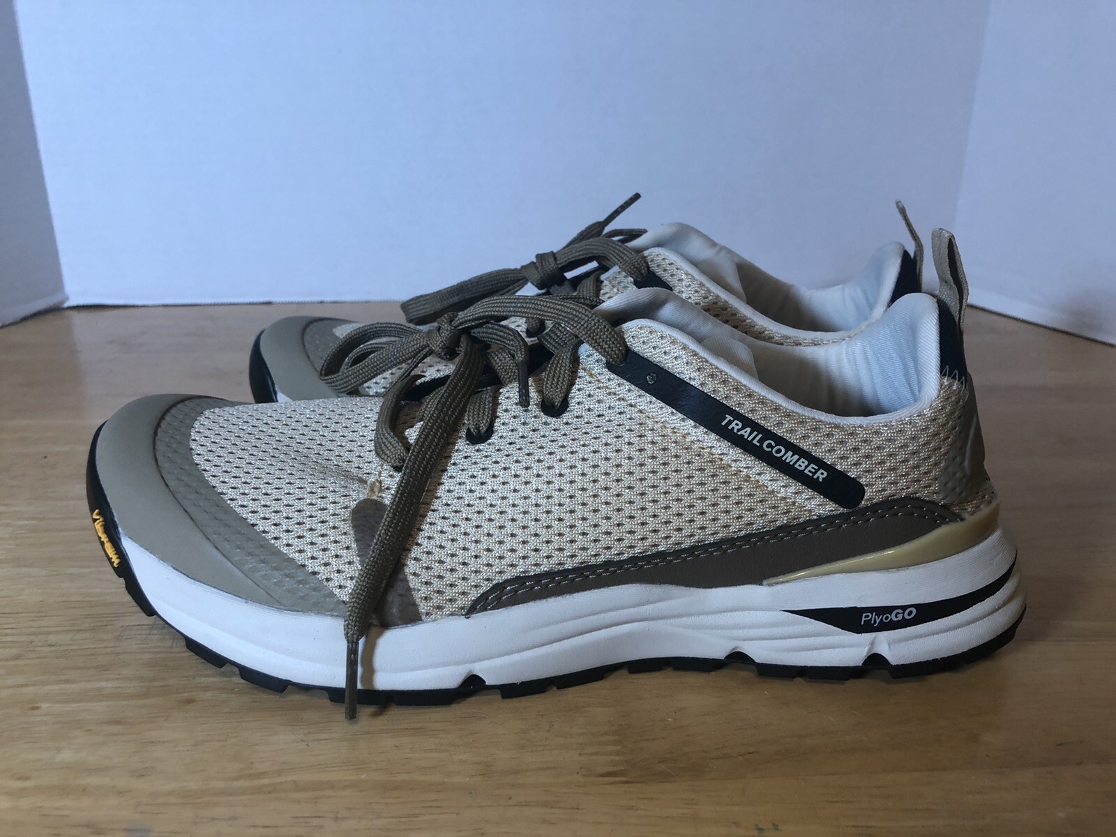 NewDanner Women’s Size 9.5 Style 63352 Wheat / Bronze