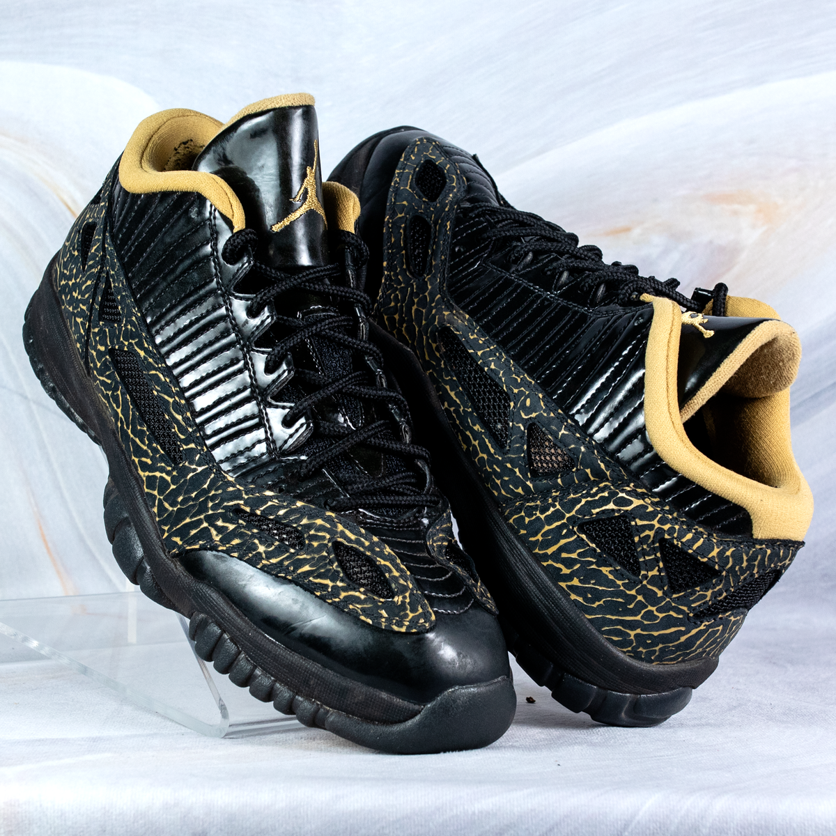 Jordan 11 Low Men's 10.5 Black Gold Patent Leather Women's Jordan 11 Low Men's 10.5 Black Gold Patent Leather Women's