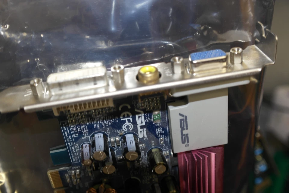 ASUS Nvidia GeForce 7300 LE 128 MB VGA DVI S-video card PCI-e 16* EN7300LE/TD - Image 4 of 4