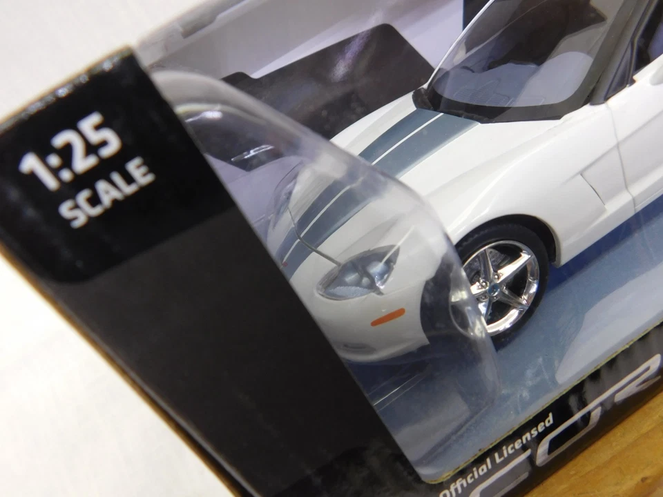 NEW AMT 1/25 SCALE 2013 CORVETTE 60TH ANIV COUPE PROMO MODEL ERTL - Image 2 of 4