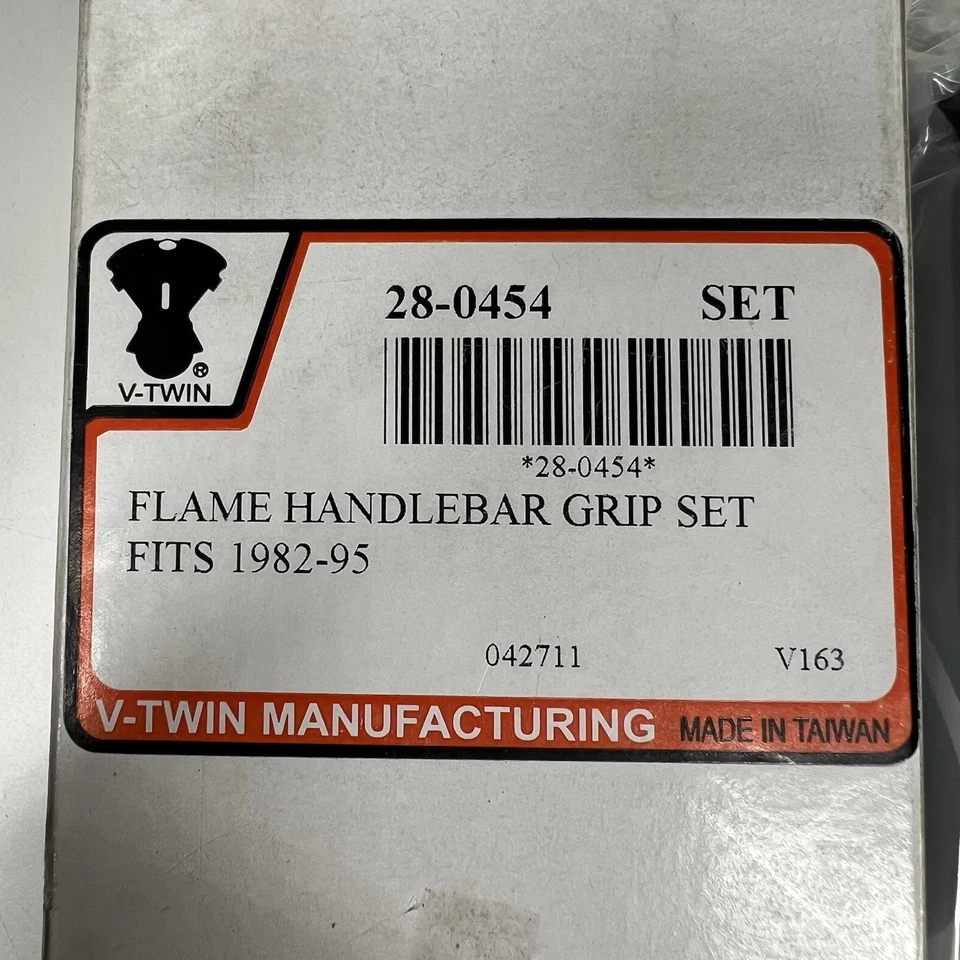 NUEVO V-Twin Flames empuñaduras de goma cromadas y negras para Harley Davidson 1982-95 Foto 2 de 4