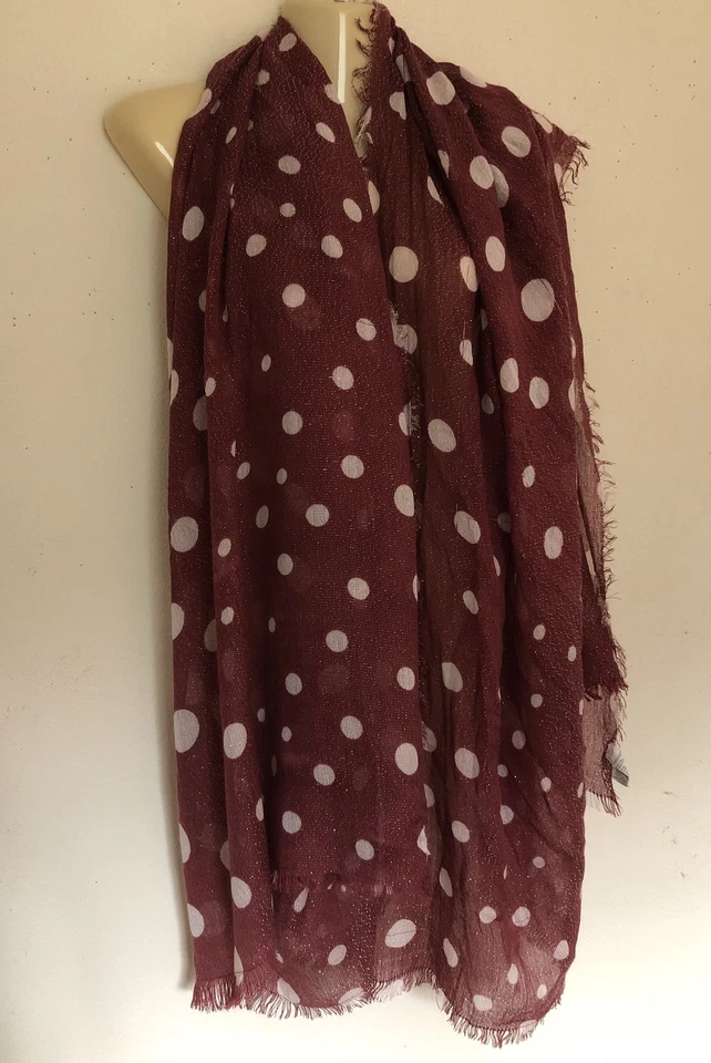 American Eagle Outfitters Bufanda Transparente Borgoña y Blanco Lunares Metálicos 70”x39 Foto 2 de 4