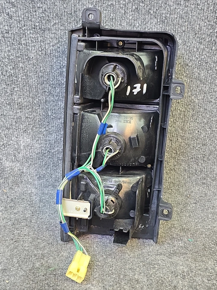 Luz trasera Toyota Van 1983-1989 OEM pasajero Foto 4 de 4