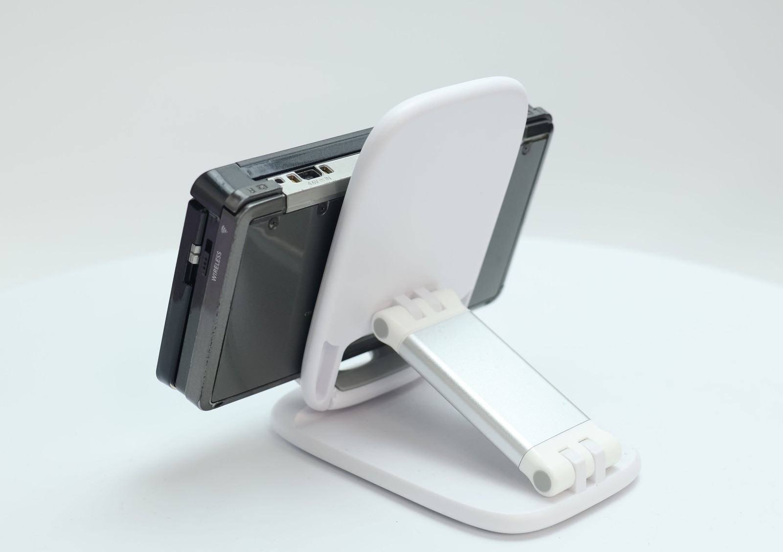 Nintendo 3DS Cosmo Black en muy buen estado, región bloqueada para Japón, con cargador, imagen 9
