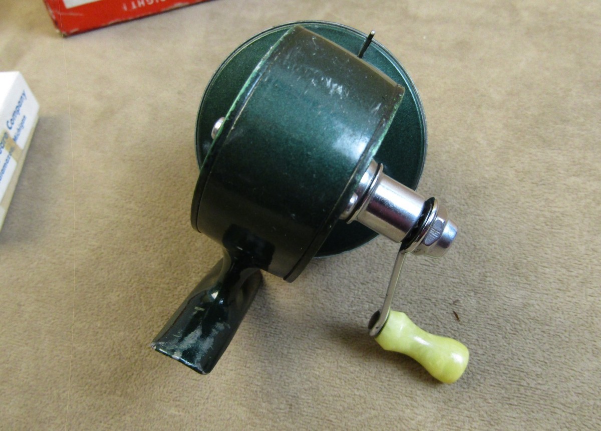 VINTAGE SHAKESPEARE 1750 SPIN WONDEREEL CLOSE FACE SPINNING REEL