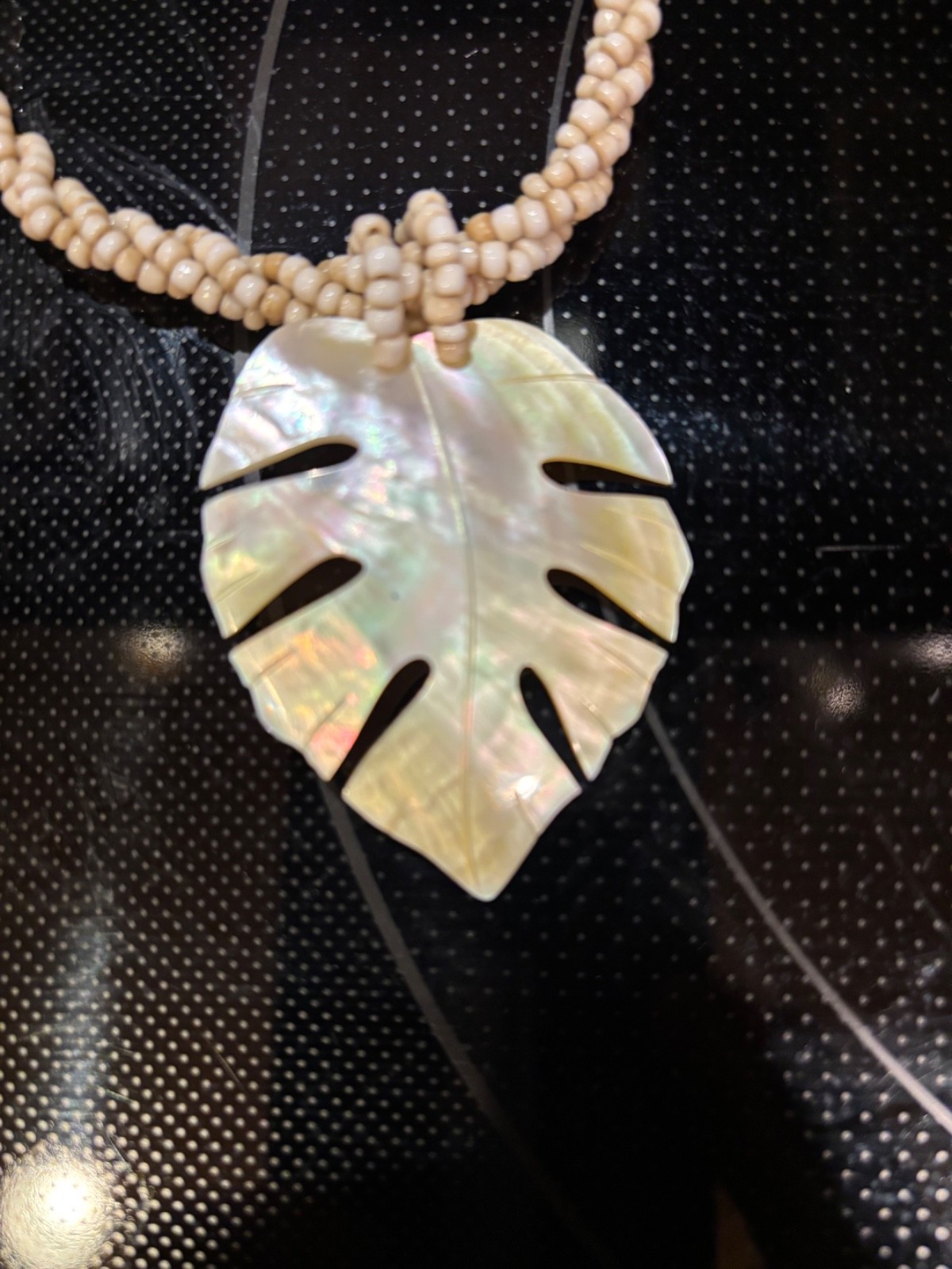 WHITE SEASHELL CARVED LEAF DANGLE EARRINGS AND NE… - image 2