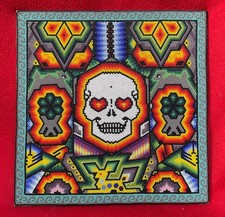 Arte popular mexicano fino tribu huichol intrincadamente cuentas pintura de calavera de peyote