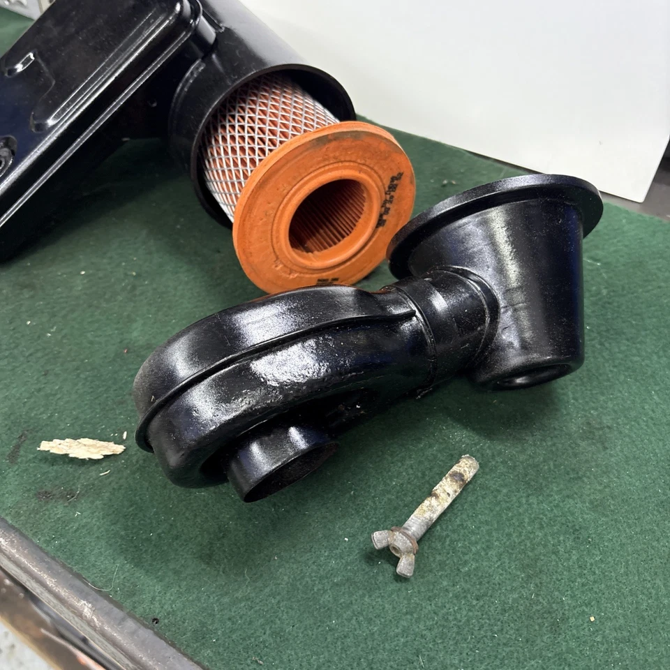 Conjunto de carcasa de filtro de filtro de aire 75-80 MG MGB con regulador vintage restaurado Foto 2 de 4