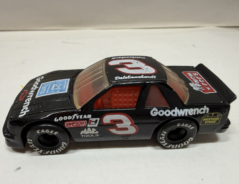 Matchbox NASCAR Dale Earnhardt #3 Goodwrench 1990 Chevy Lumina 1:66 Diecast RCR