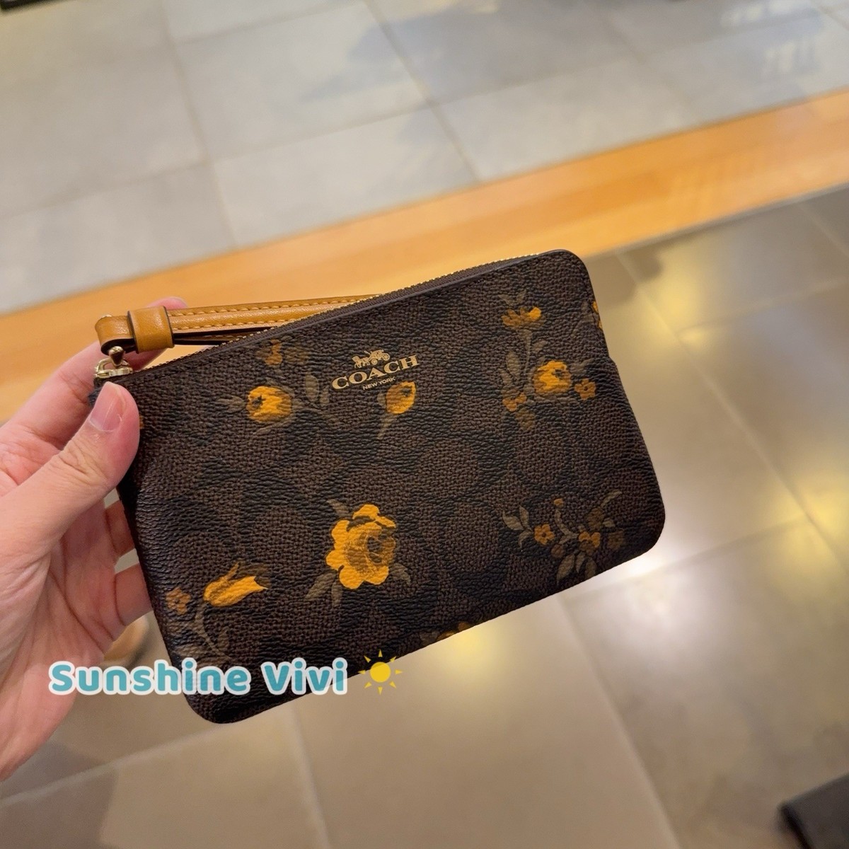 NWT Coach Corner Zip Wristlet Signature Canvas With Floral CCL19
