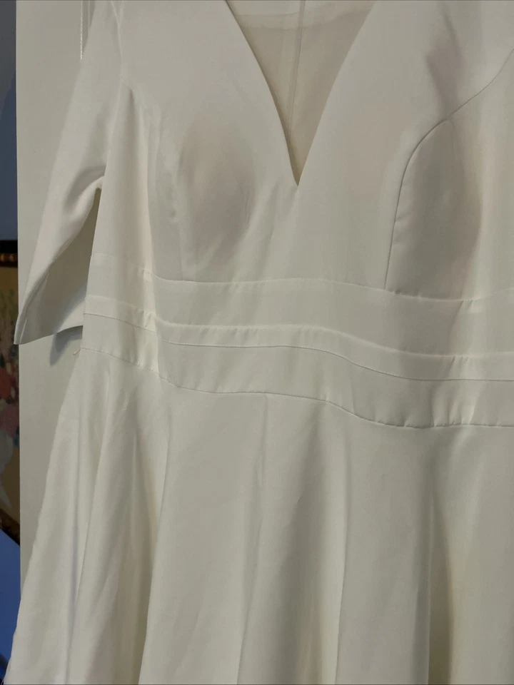 Vestido de novia de tafetán talla 18 nunca usado Foto 3 de 4